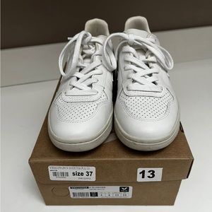 VEJA V-10 Extra White Sneakers